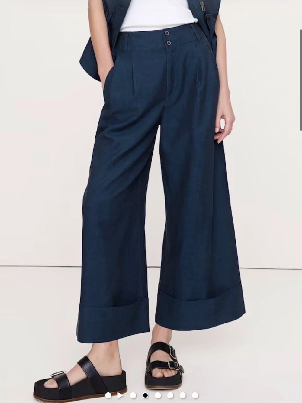 HIGH-RISE WIDE-LEG TENCEL™-COTTON-LINEN CROPPED PANT